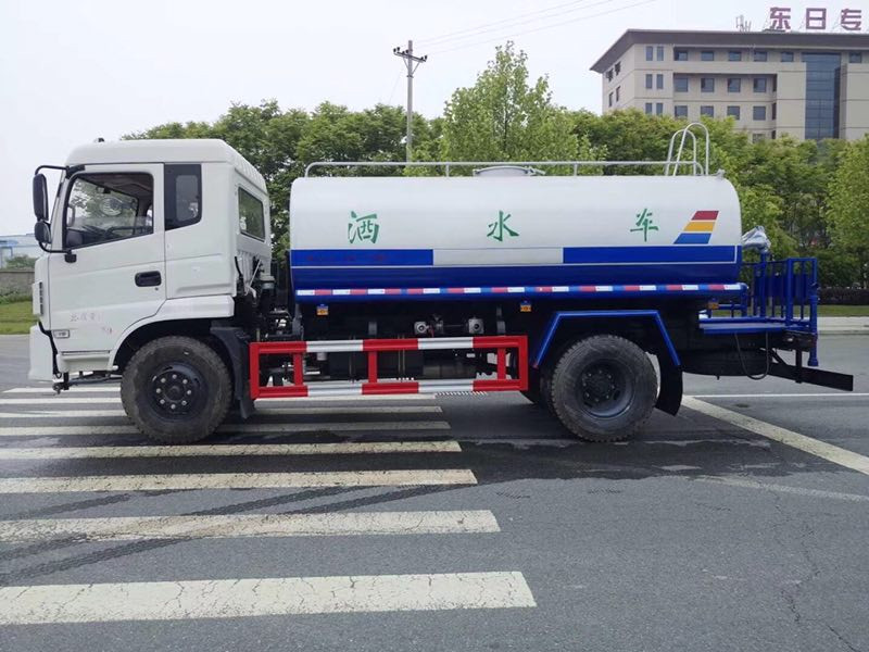 �|�L(f��ng)12����ˮ܇(ch��)�DƬ