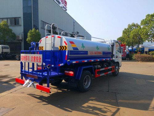 園林灑水車(chē) 園林灑水車(chē)