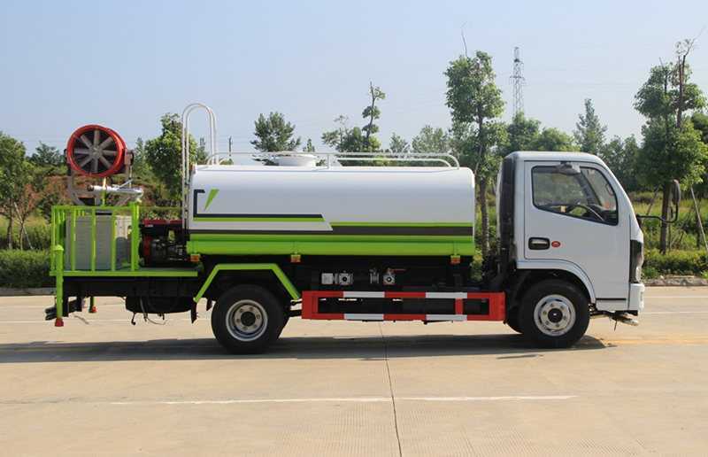 �|�L(f��ng)С������5����ˮ܇(ch��)��(gu��)���ױP(p��n)���ã�  ���Ö|�L(f��ng)D6ϵ���¿��{�����3308mm�S�������d��(gu��)��ȫ��115�R�����Ͱl(f��)��(d��ng)�C(j��)�򳯲�130�R�����Ͱl(f��)��(d��ng)�C(j��)���f(w��n)��P(y��ng)5�n׃������3.5T���7.00R16䓽z̥��ABS����(bi��o)��늄�(d��ng)�����п��i���b��耳ס����g��܇(ch��)�����Ԅ�(d��ng)���i������x��˲�r(sh��)�ͺģ��Ƽ���ʮ�����{�˸����m��GB7258��Ҏ(gu��)��  �|�L(f��ng)С��������(gu��)����ˮ܇(ch��)��  ����4mm��(y��u)�|(zh��)̼䓰����ރ�(n��i)�����p���˸��壬���Þ�ˮ܇(ch��)��(zhu��n)��ˮ�ã��܌�(sh��)�F(xi��n)���M(j��n)�ó����ܣ������bǰ�_���󞢡���(c��)������ˮ܇(ch��)ƽ�_(t��i)����ˮ���ڣ����{(di��o)��(ji��)ֱ����������С�ꡢëë�����F��Ч���������ɸ���ˮ�����������(l��)���ȼ������ӿ�����ˮ܇(ch��)��ֱ����7�ף���ˮ���ȴ���20������̴���28������ˮ܇(ch��)�ɼ��bǰ�_�󞢚��(d��ng)�y�{��ҿ������ɼ��b�F�ڙC(j��)�M�l(f��)늙C(j��)�M���F���m�b����