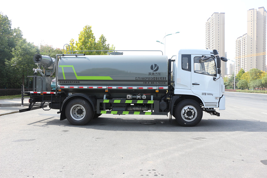 專業的灑水車 專業的灑水車