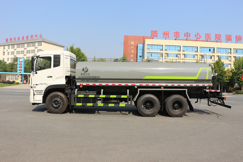 東風天龍后雙橋灑水車 東風天龍后雙橋灑水車