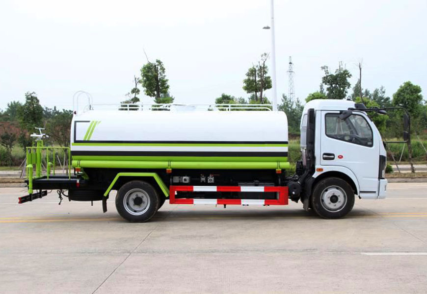 東風(fēng)凱普特灑水車圖片