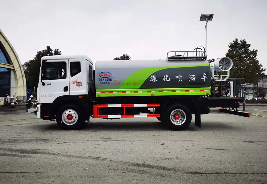 東風多利卡D9灑水車