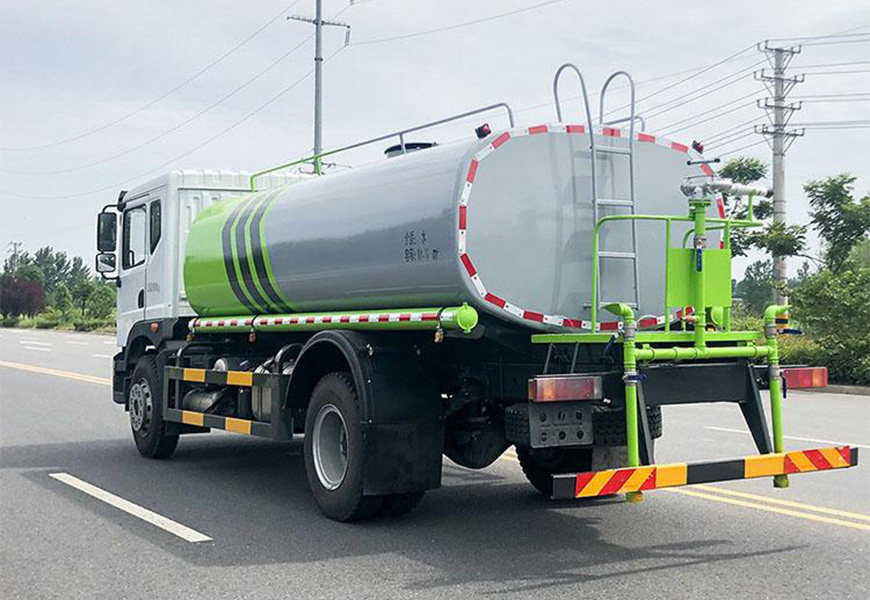 15方國六東風(fēng)華神T5灑水車后方圖